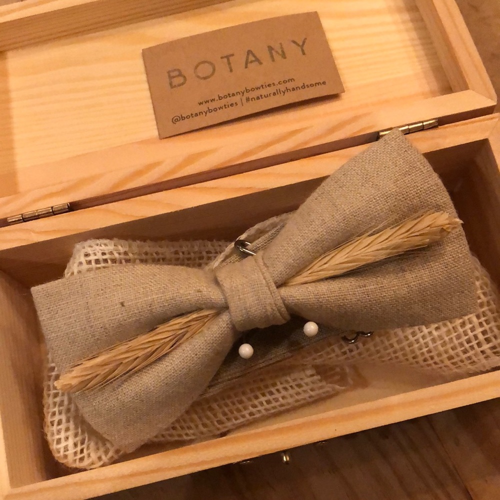 Botany linen bow tie